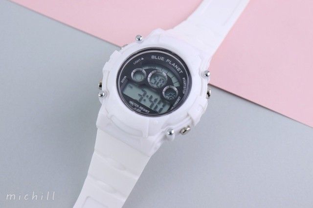ダイソーで300円 あのブランドに似ている腕時計が販売されていると口コミで話題に Michill ミチル