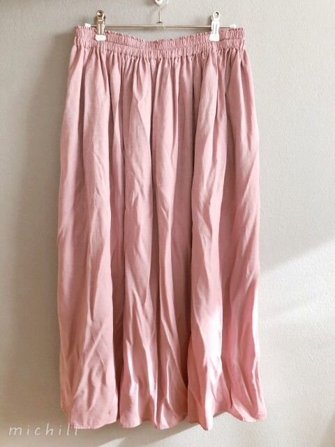 寒い日こそ中は可愛く くすみピンクのユニクロとろみスカートがかなり高見え Michill ミチル
